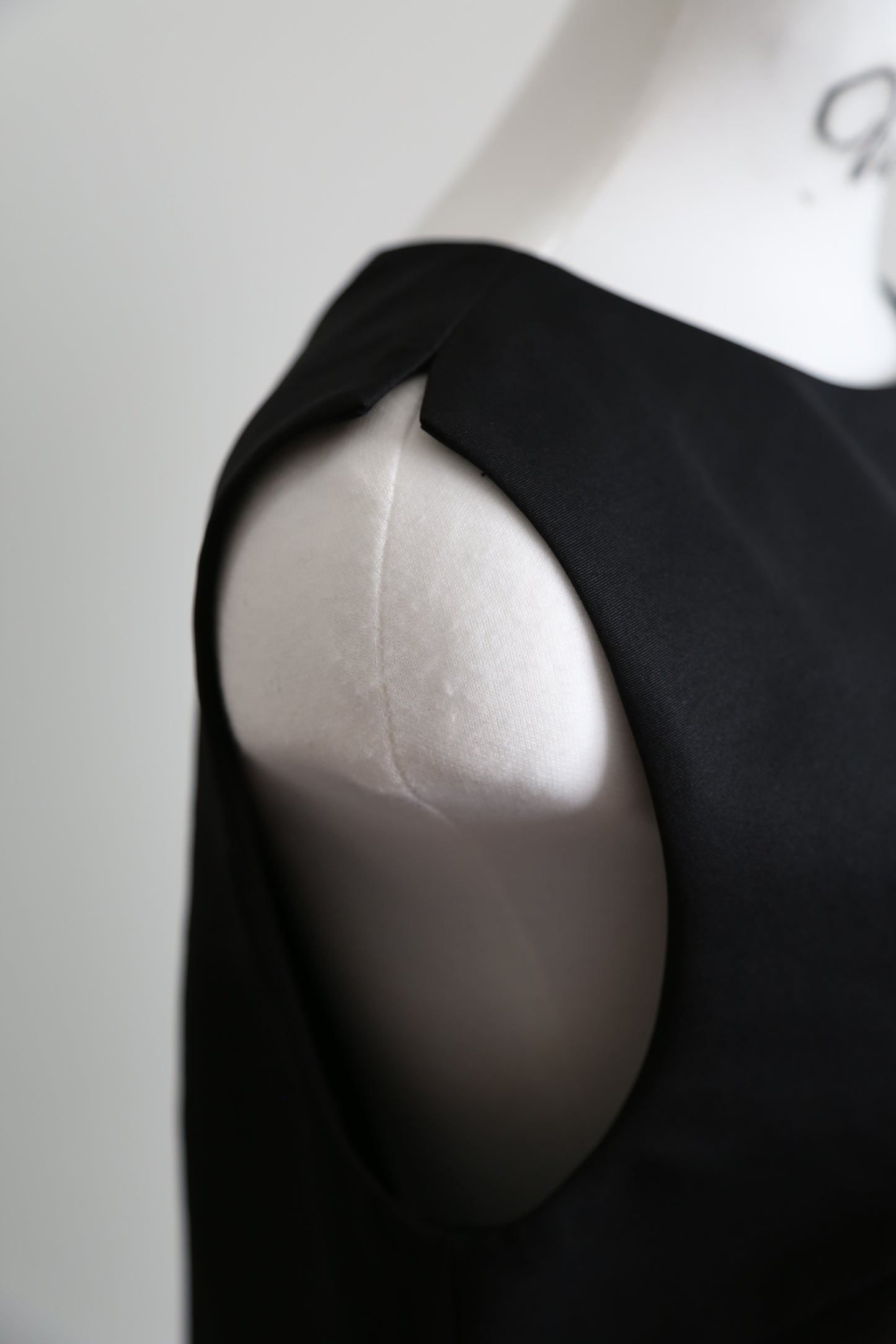 Plume cape Logo top (black)