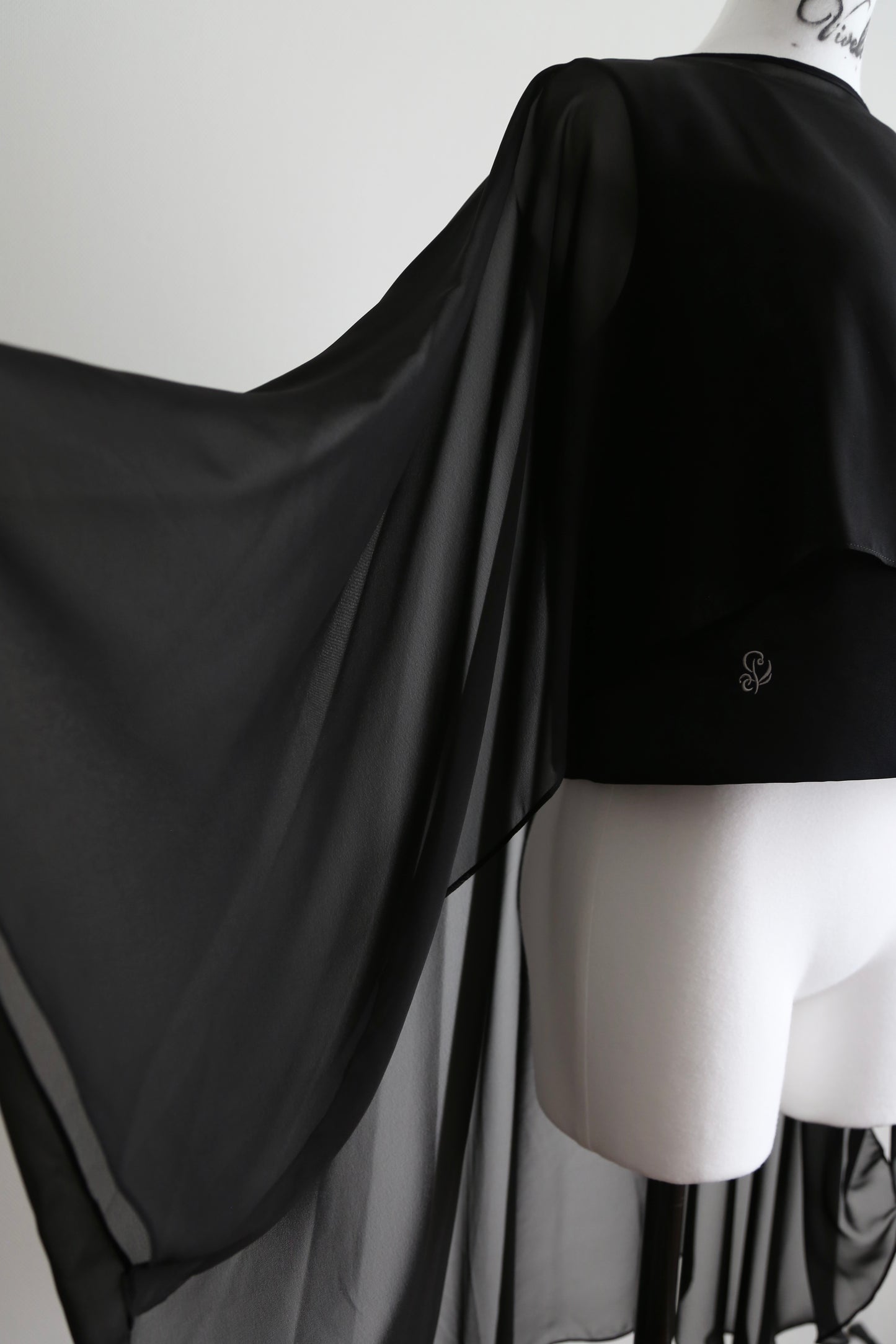 Plume cape Logo top (black)