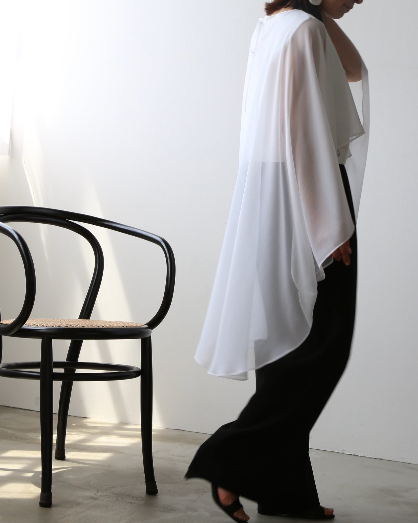 Plume cape Logo top (white)