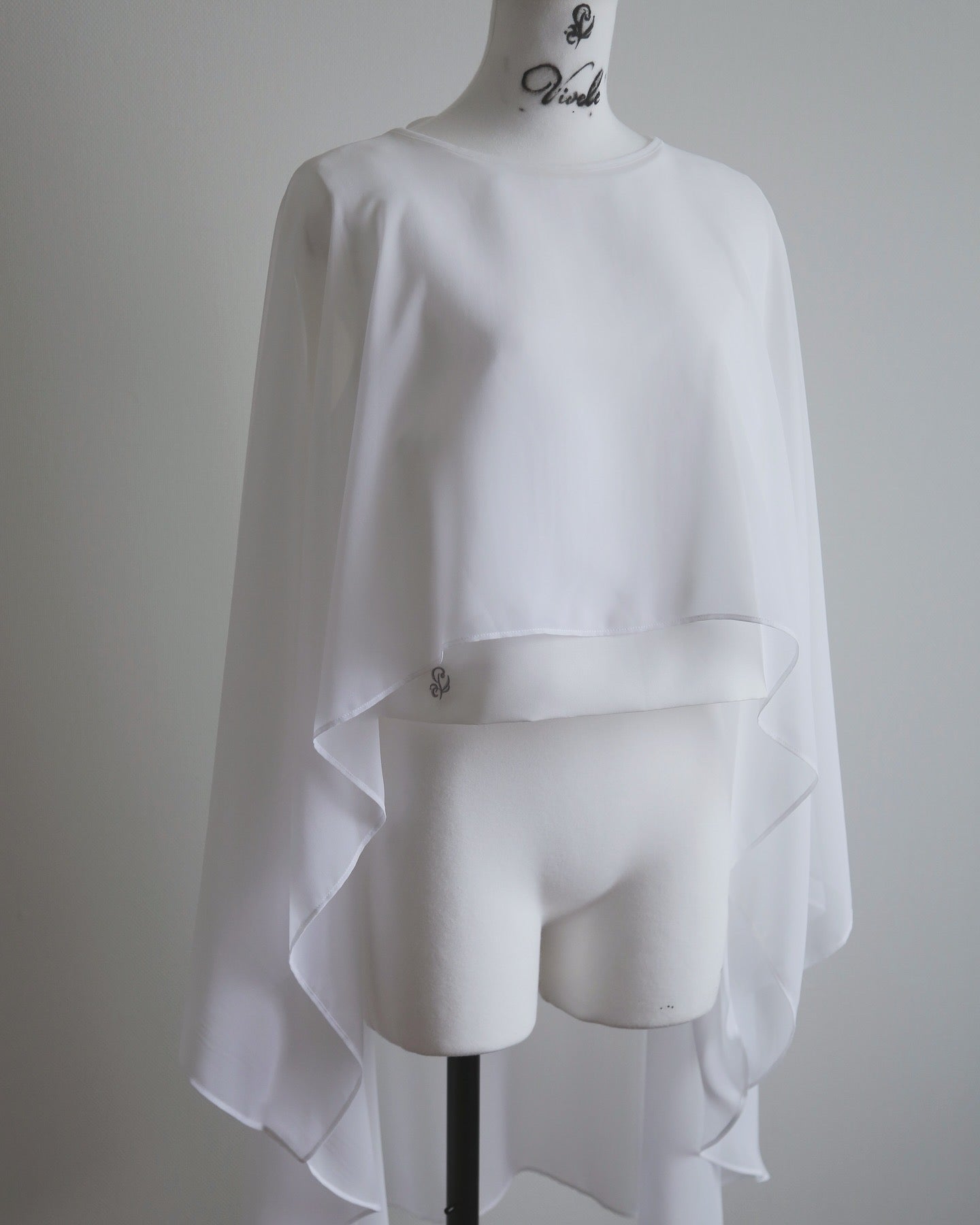 Plume cape Logo top (white)