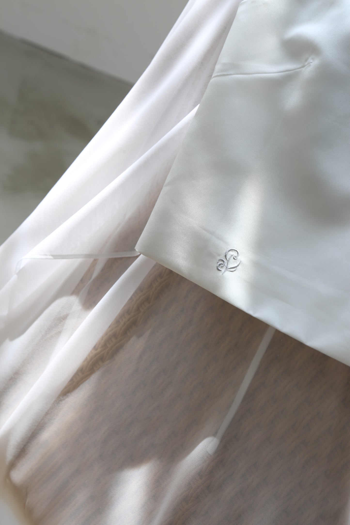 Plume cape Logo top (white)