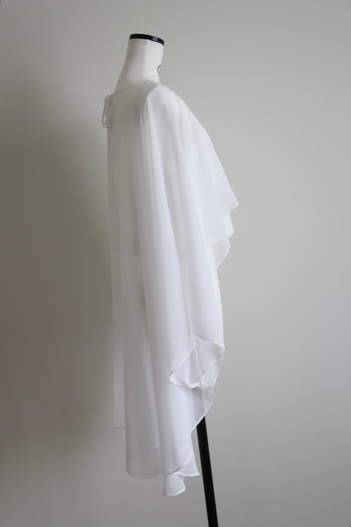 Plume cape Logo top (white)