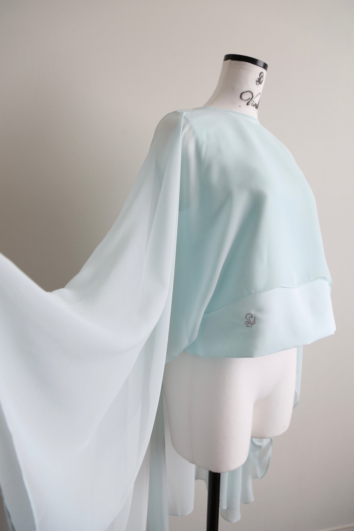 Plume cape Logo top (mint green)