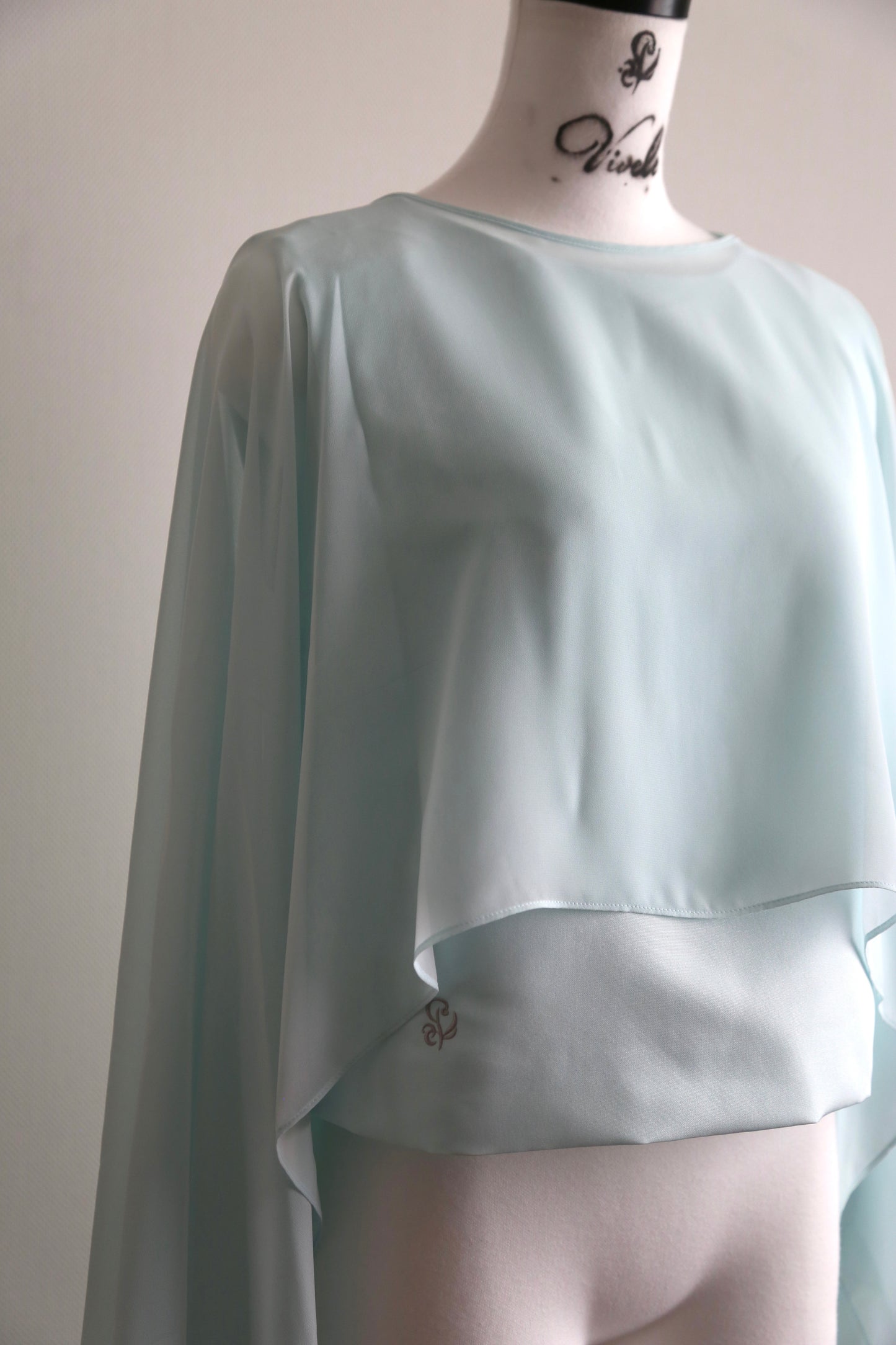 Plume cape Logo top (mint green)