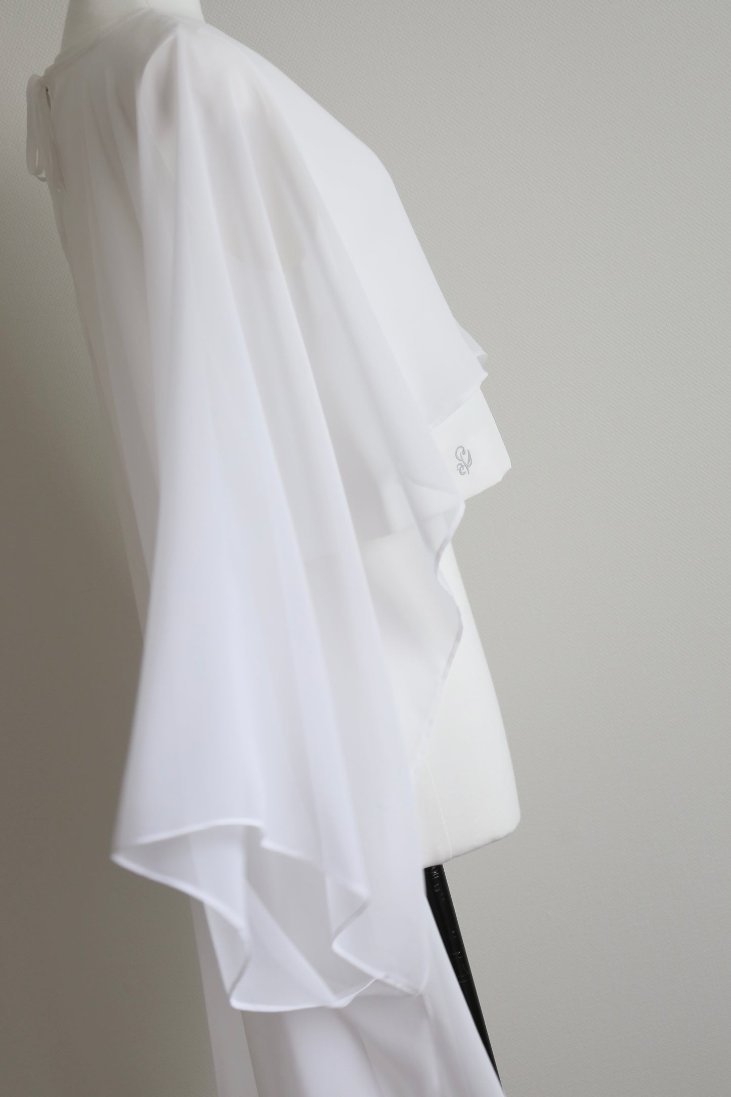 Plume cape Logo top (white)