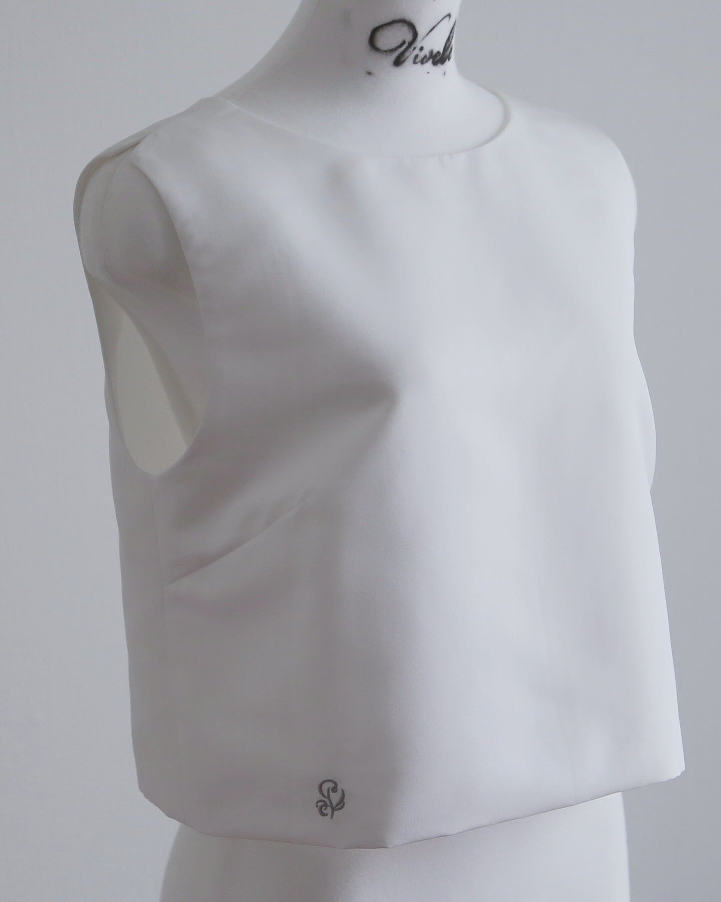 Plume cape Logo top (white)
