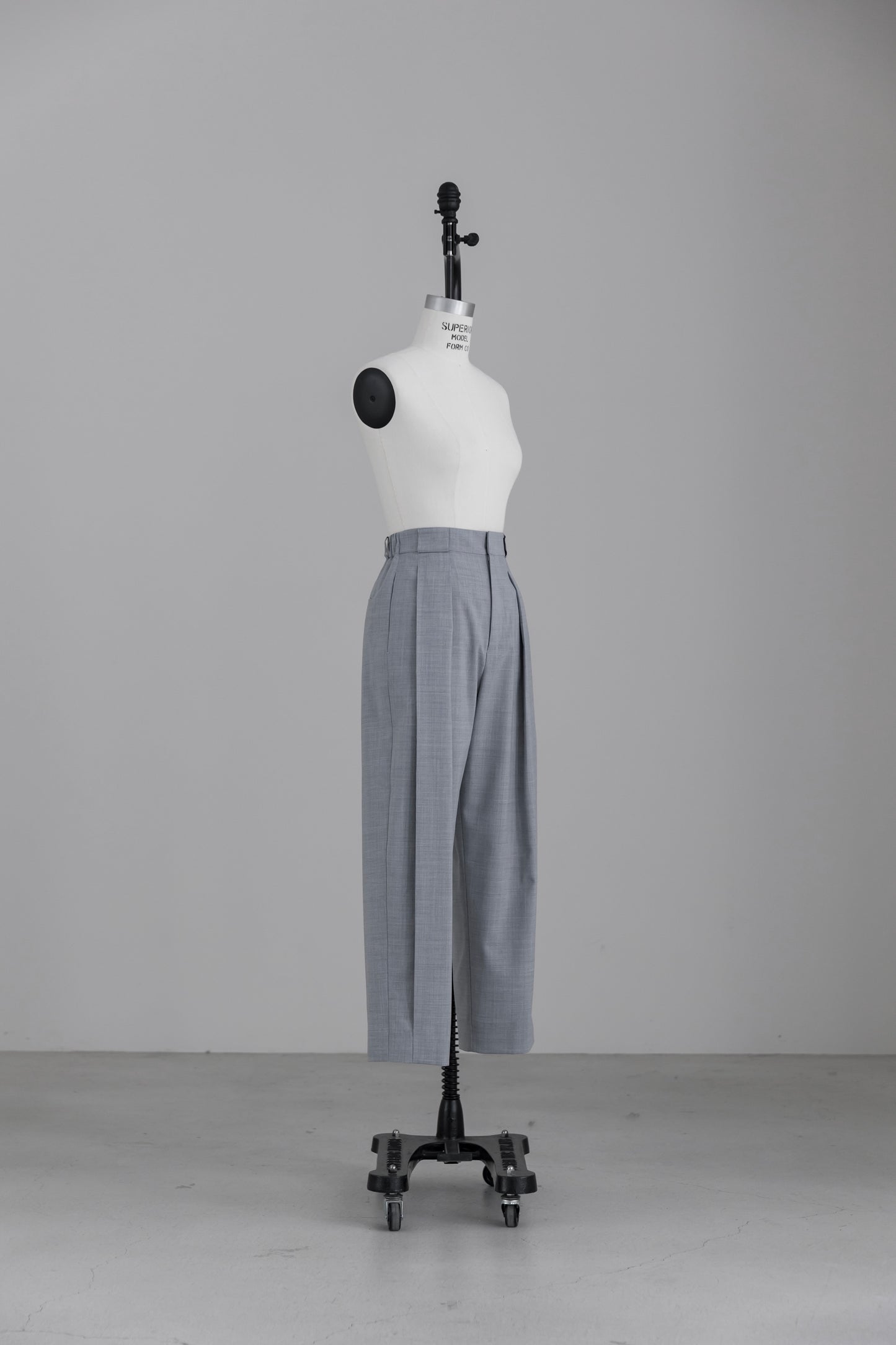 ligne pants (gris clair）