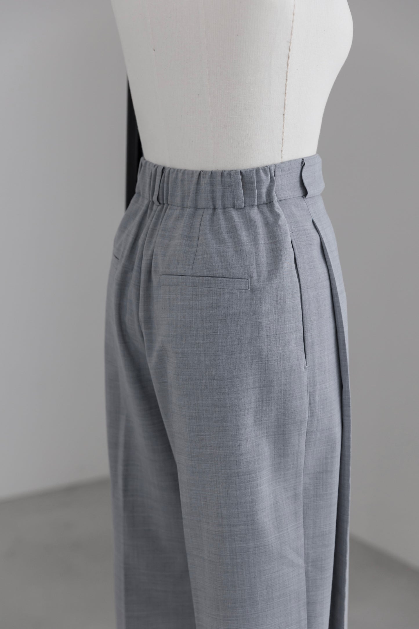 ligne pants (gris clair）