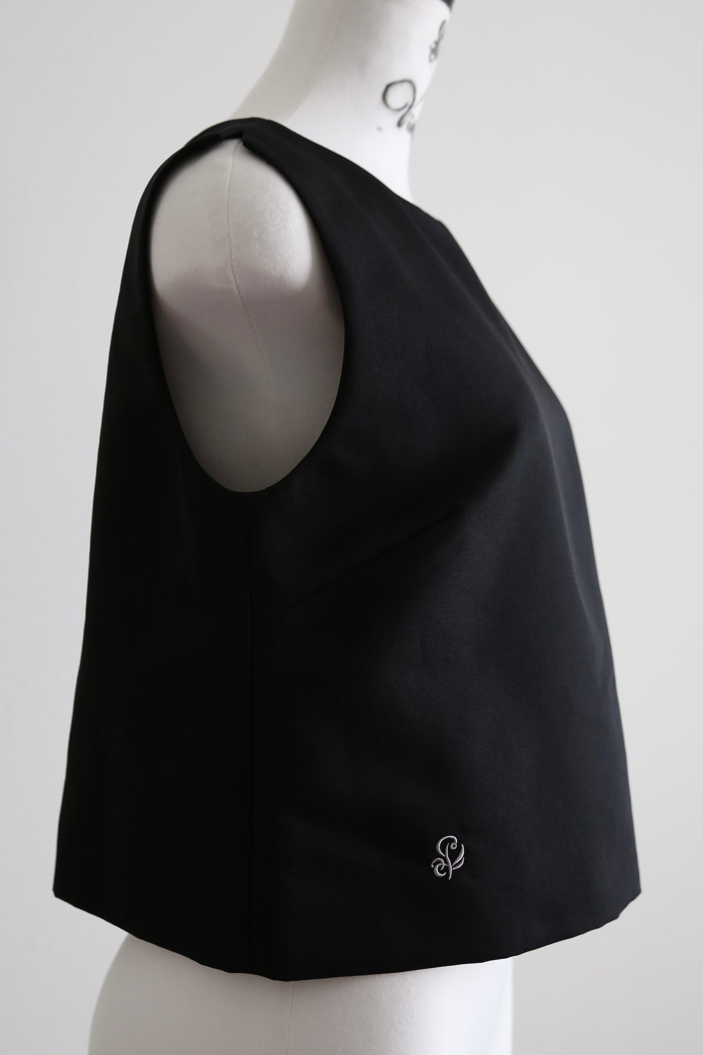 Plume cape Logo top (black)