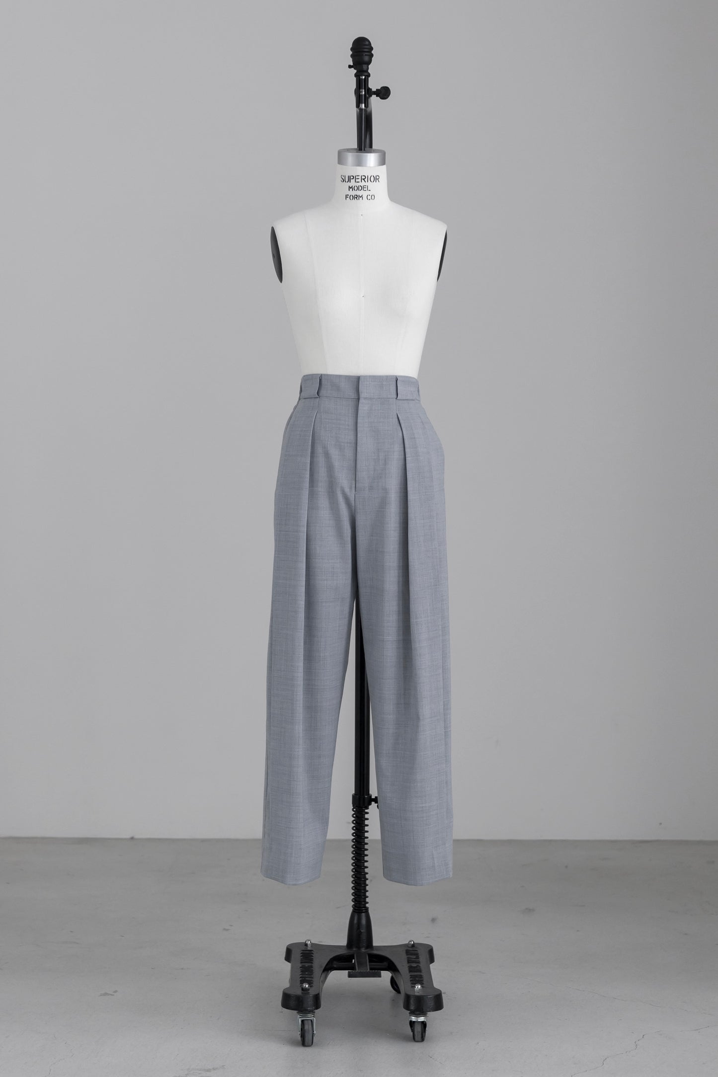 ligne pants (gris clair）